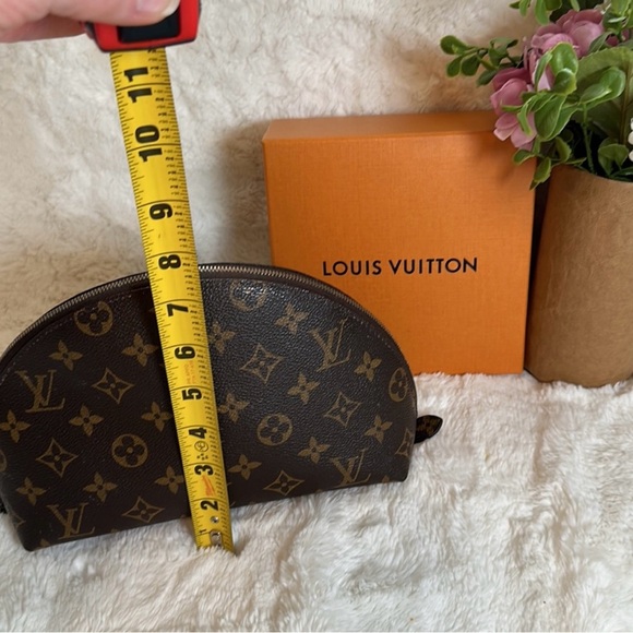 LV Monogram Daily Pouch - Picture 7 of 12